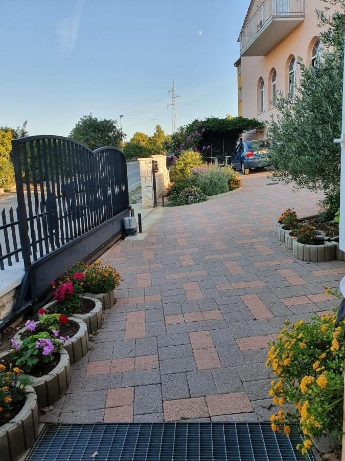 Grande Rosa Apartamento Vrulje  Exterior foto